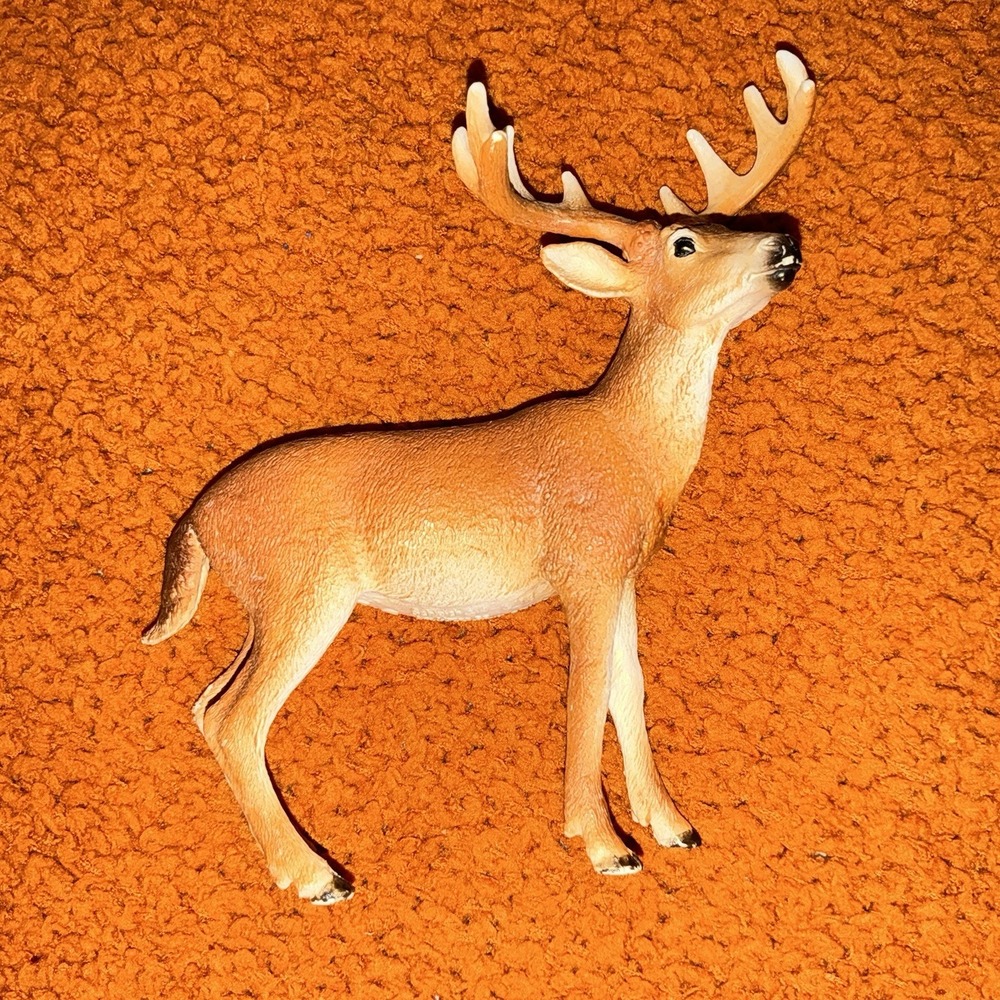 White Tailed Buck Wild Life Figure Deer by Schleich